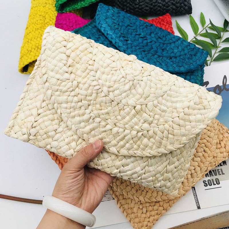 STRAW CLUTCH