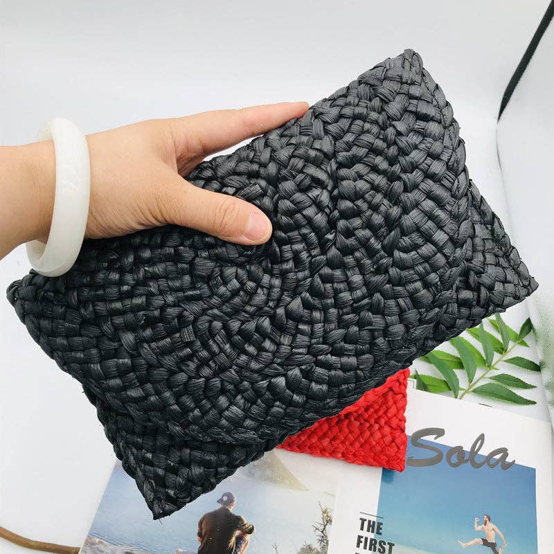 STRAW CLUTCH