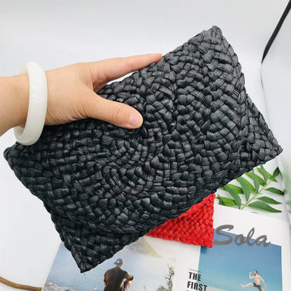 STRAW CLUTCH