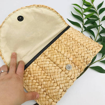 STRAW CLUTCH
