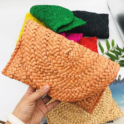 STRAW CLUTCH